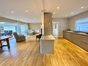 Living Kitchen/Diner- click for photo gallery